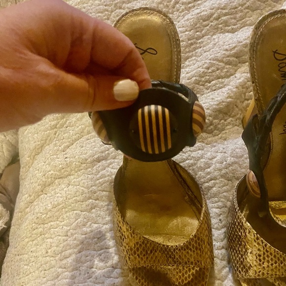 Beautiful Sam Edelman cream and black snakeskin style heeled sandals. - Picture 3 of 5